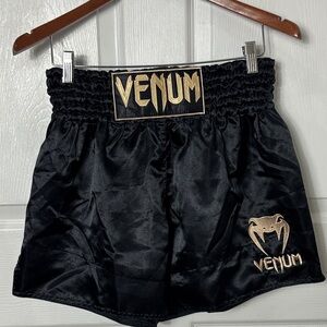 NEW NWT Venum Muay Thai KickBoxing Shorts Black and Gold size XL  BOXING SPARING